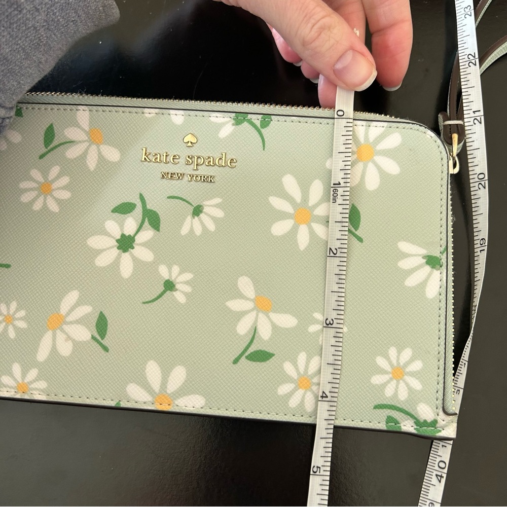 Kate Spade Lucy Day Tripper Daisy Medium L-Zip Wristlet - Picture 13 of 16